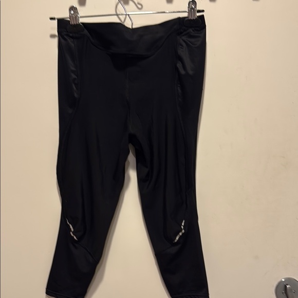 Women’s compression capris - Picture 3 of 4